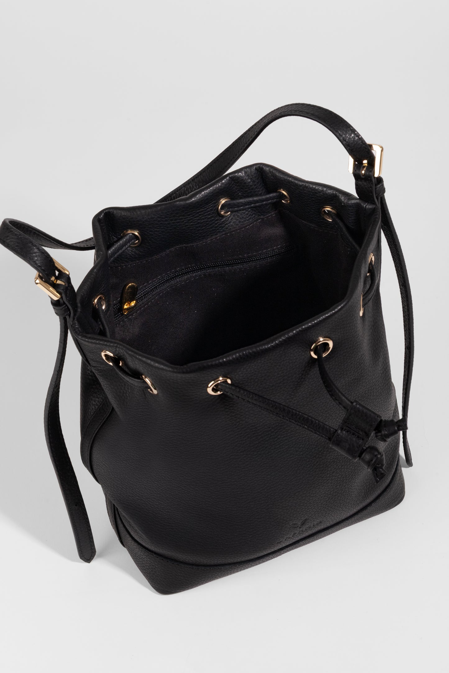 Sorella Bucket – Siyah Hakiki Deri Bucket Omuz Çantası