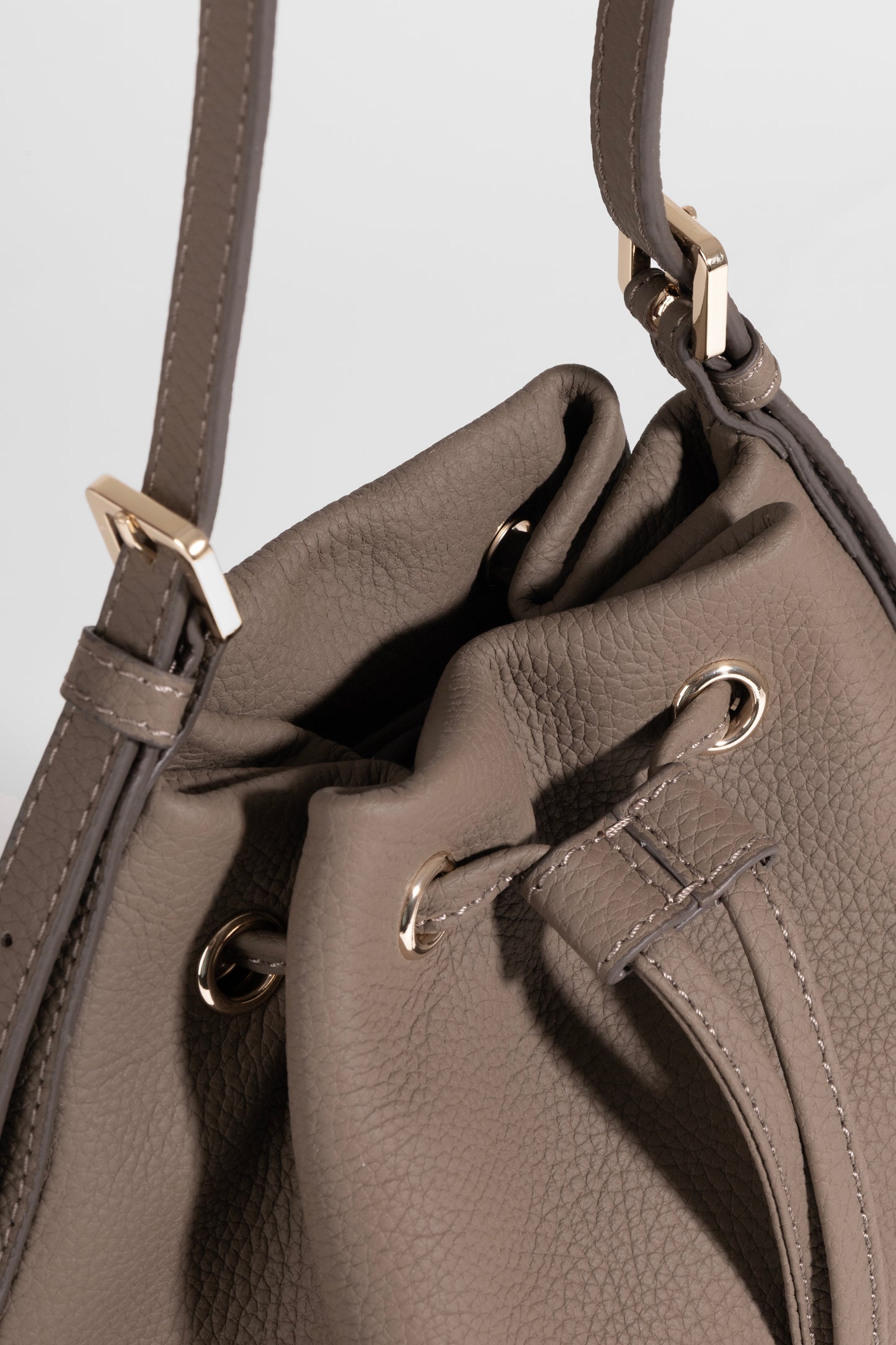 Sorella Bucket – Vizon Hakiki Deri Bucket Omuz Çantası