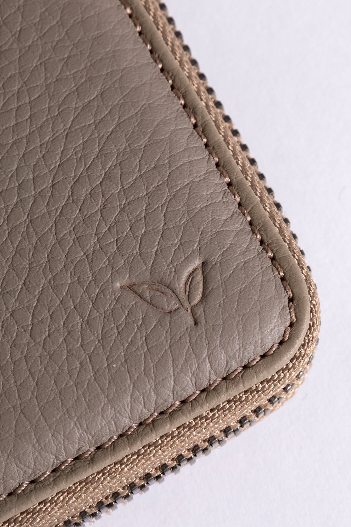 Zeas Zipped Wallet – Taupe, image 5